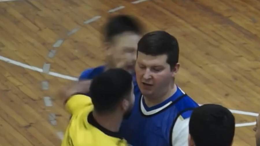 Арбитр подрался с игроком во время мини-футбольного матча в Екатеринбурге