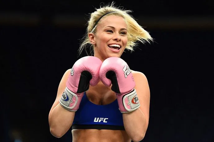 Девушка-боец UFC вновь опубликовала обнаженное фото