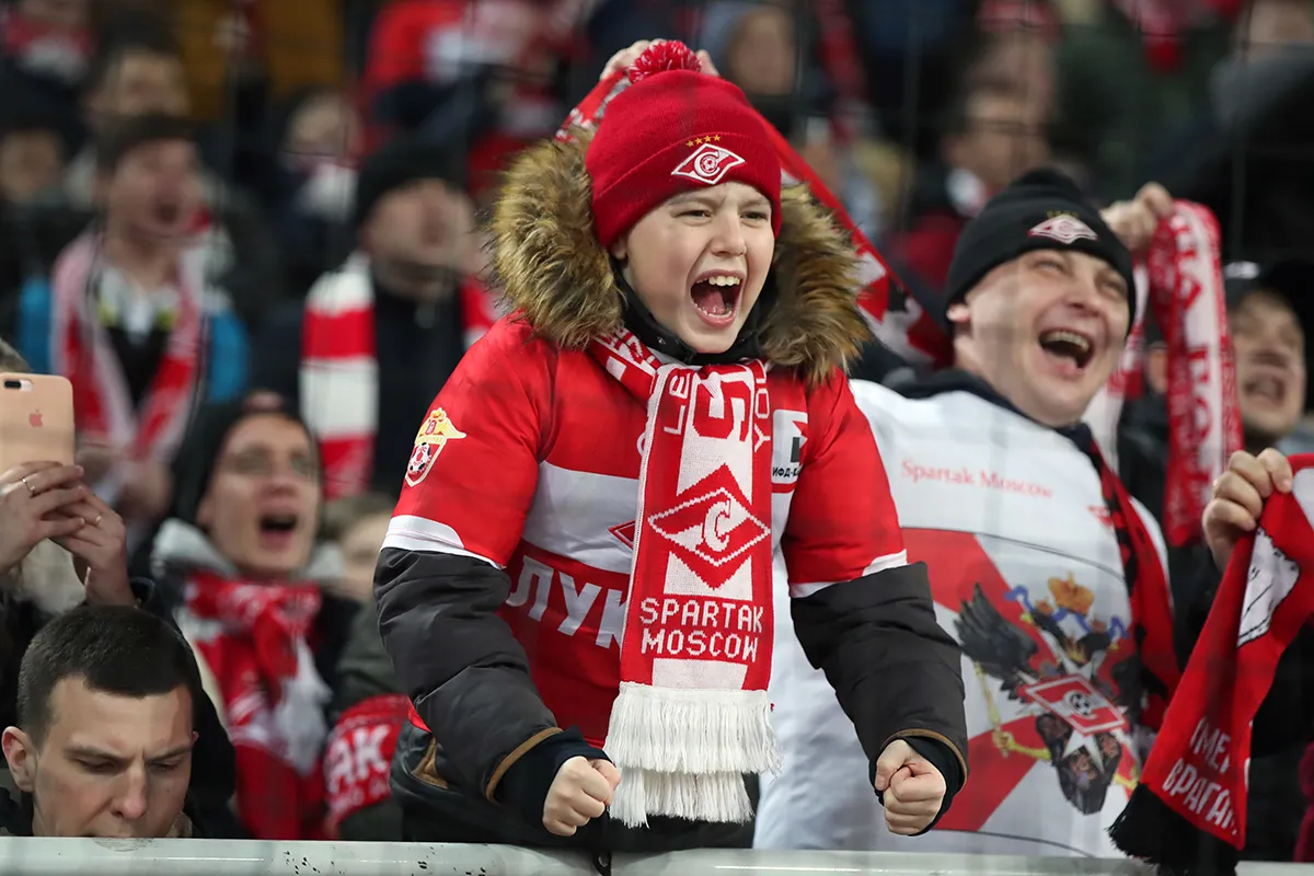 Возобновление летом, сокращение зарплат, гибель «Луча». Как коронавирус меняет российский футбол