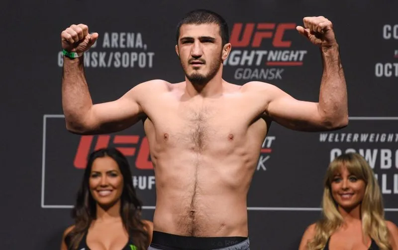 Эмеев пропустит турнир UFC из-за проблем с визой