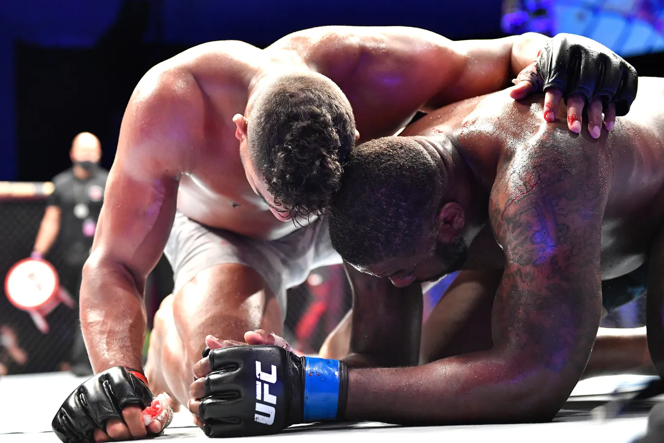 Итоги UFC Fight Night 172: Оверим побил Харриса в день 40-летия, Хабиб поздравил Иге с победой над Барбозой
