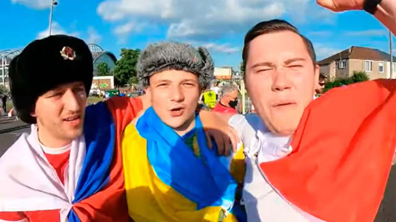 Денис Смоленский с друзьями