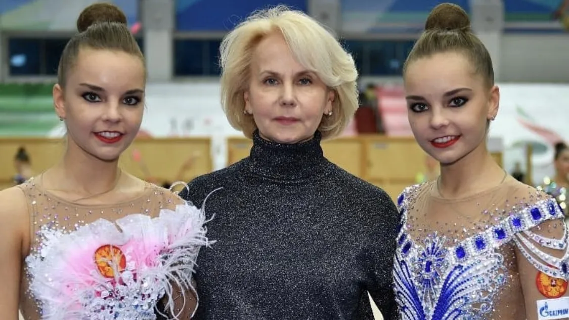 Дина и Арина вместе с Верой Николаевной Шаталиной
