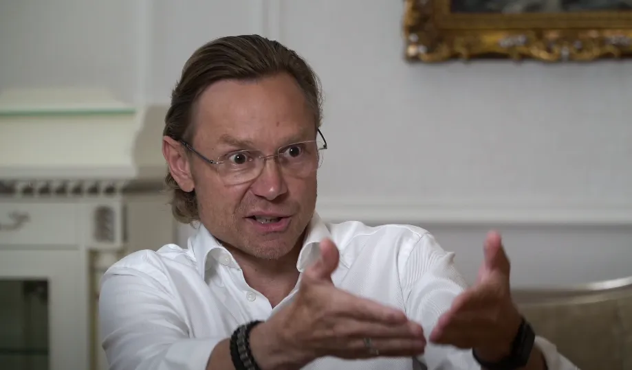 Валерий Карпин