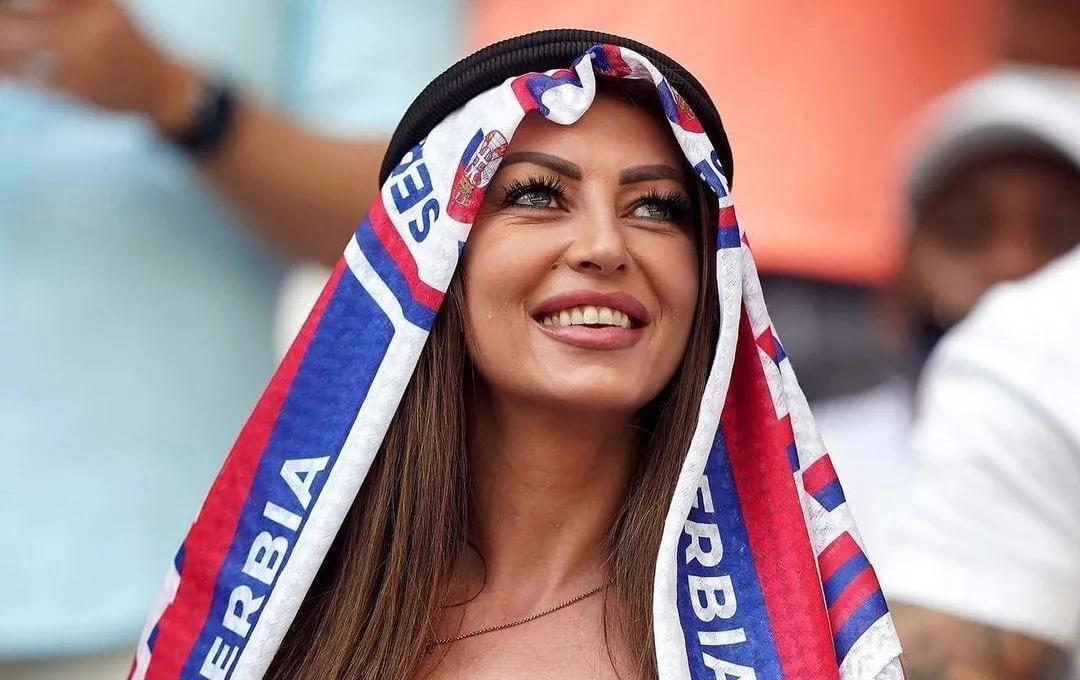 Болельщица из Сербии