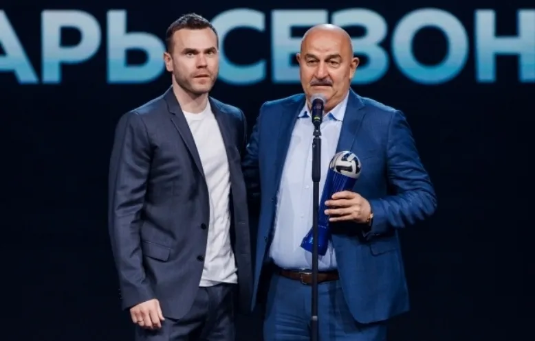 Игорь Акинфеев и Станислав Черчесов. Фото: Winline