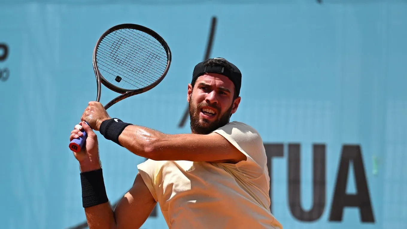 Букмекеры котируют Хачанова фаворитом в дуэли второго круга US Open с Майхжаком