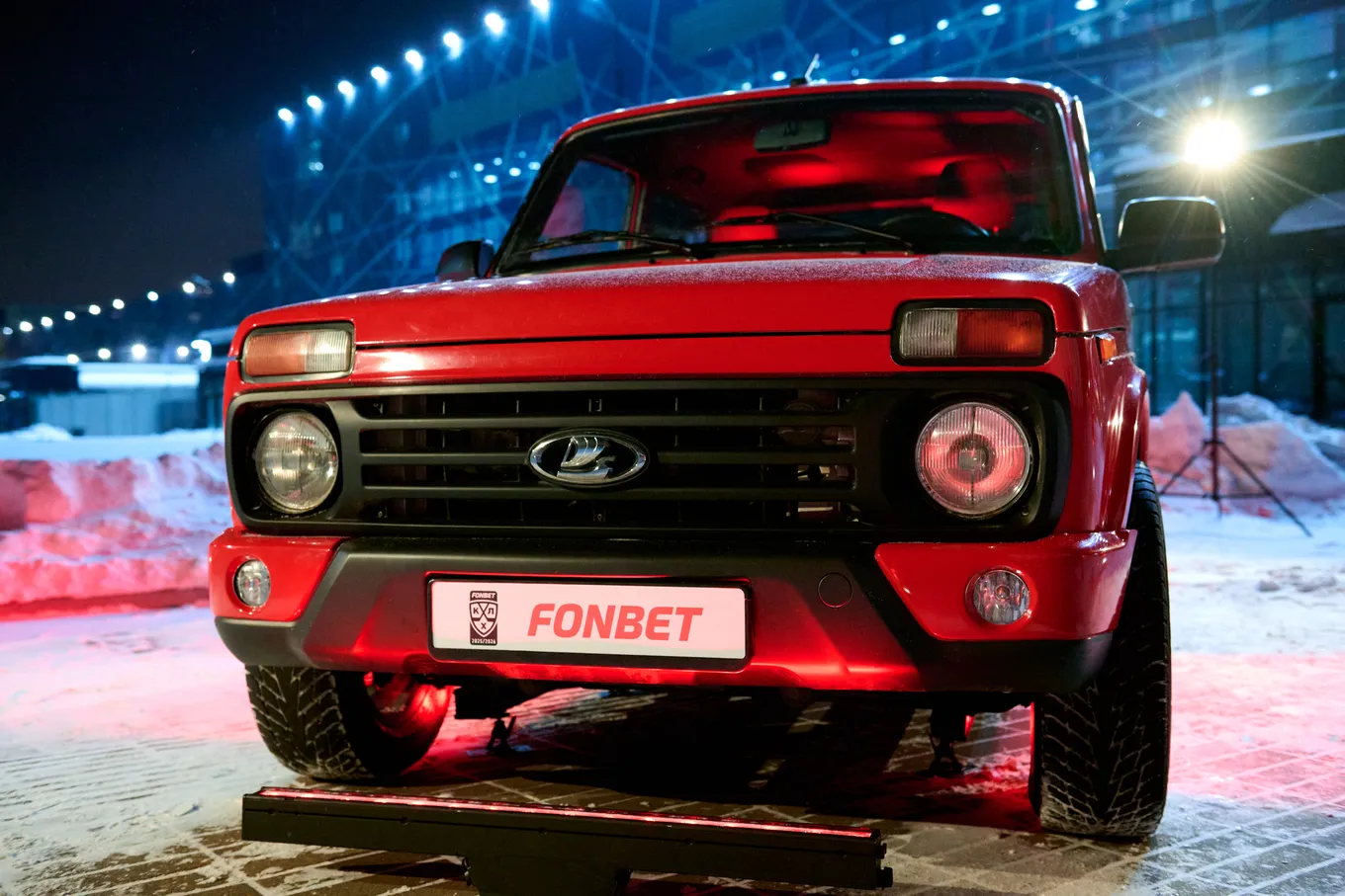 Пятый внедорожник Niva Legend разыграли на матче ЦСКА – СКА в Москве