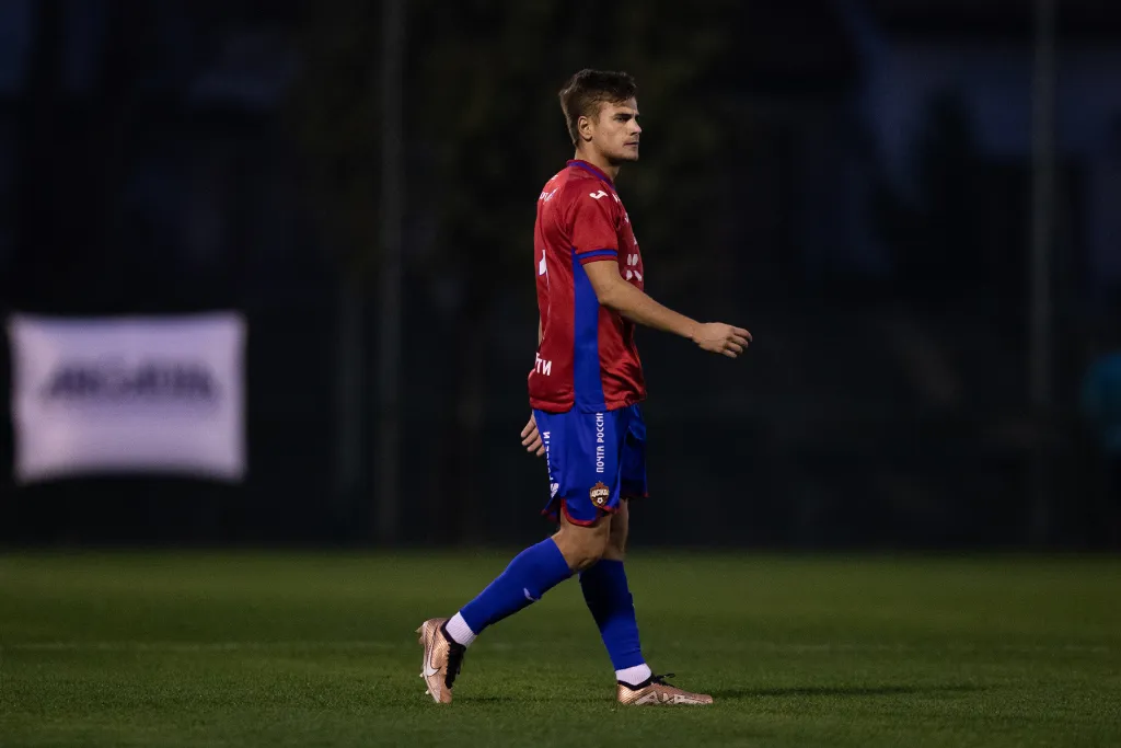 Футболист Егор Ушаков