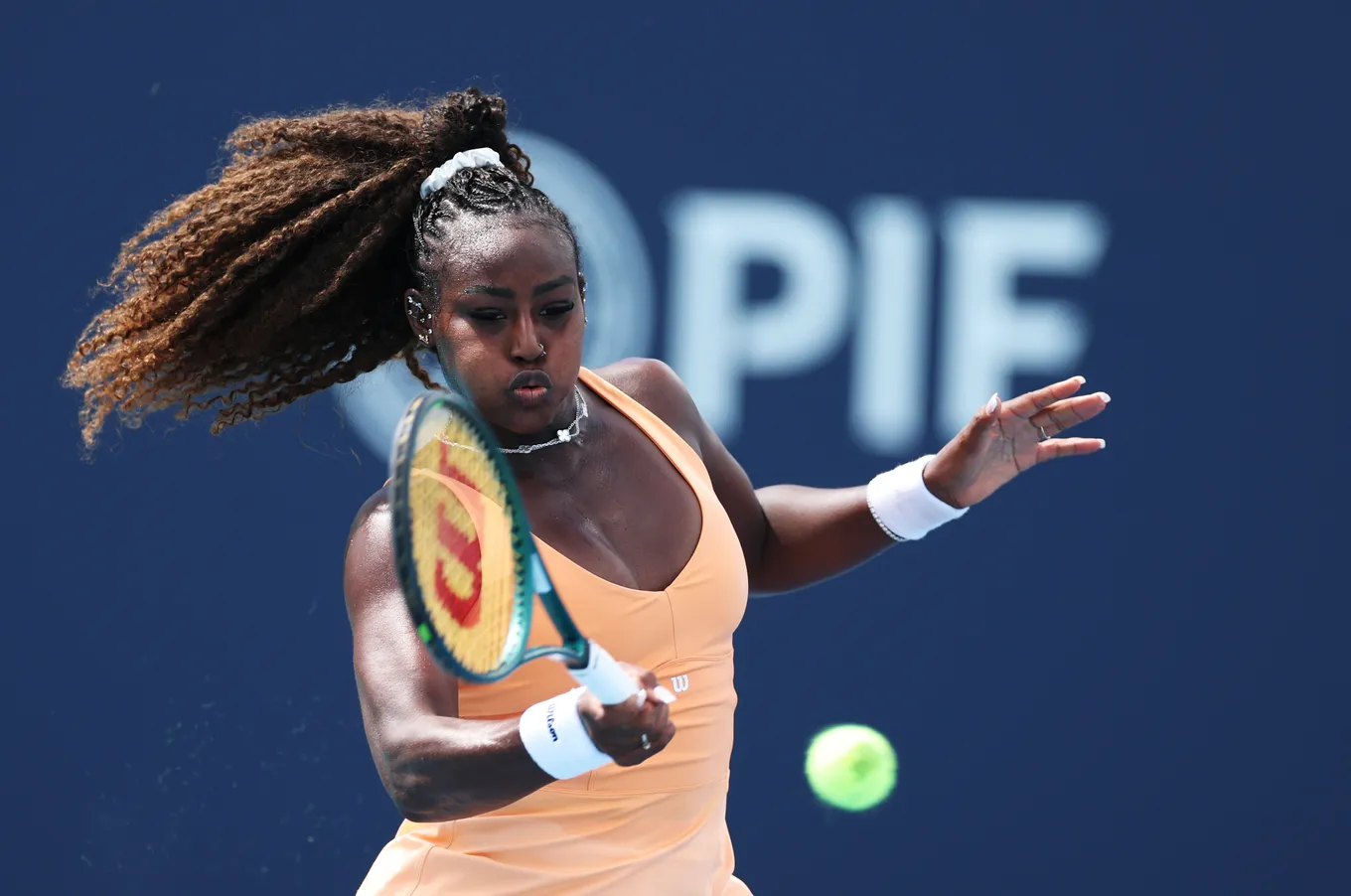 Хвалинская – Паркс прогноз и ставки на матч WTA Монтеррей 26 августа 2026 года