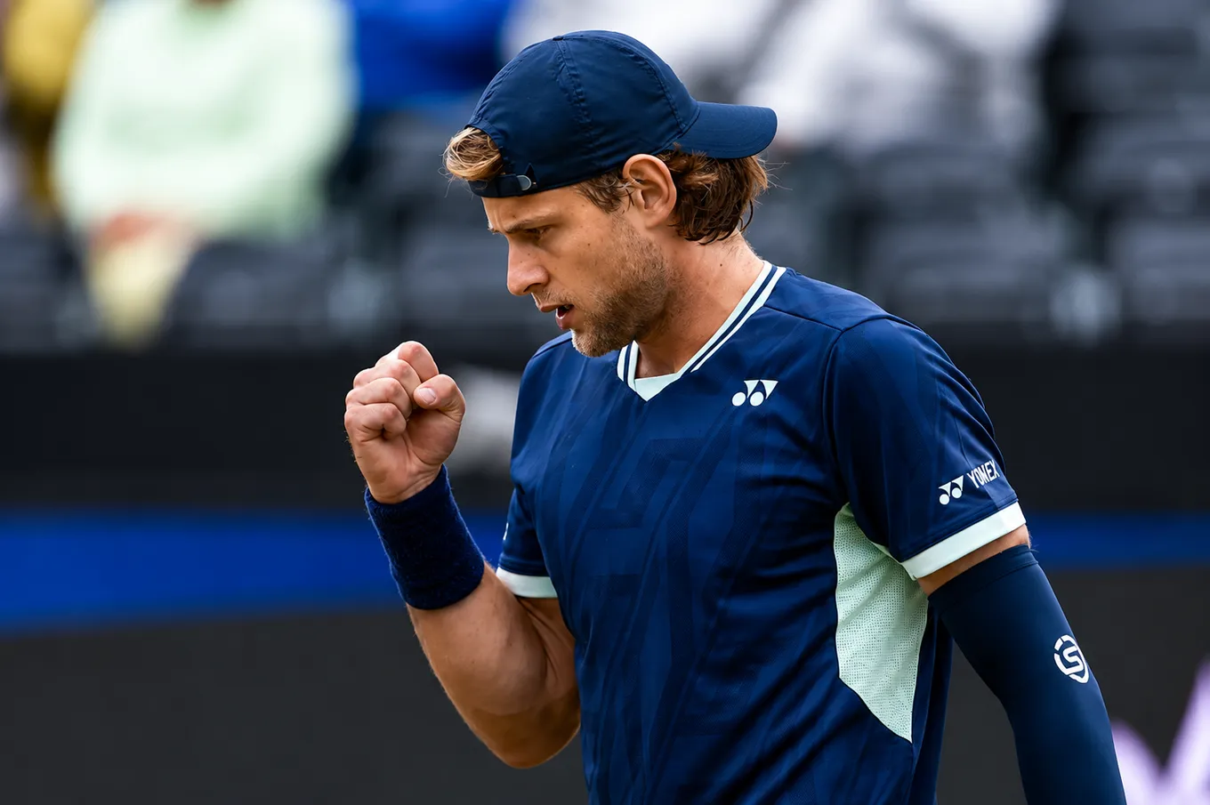 Бергс – Самуэль прогноз и ставки на матч ATP Истбурн 26 июня 2026 года