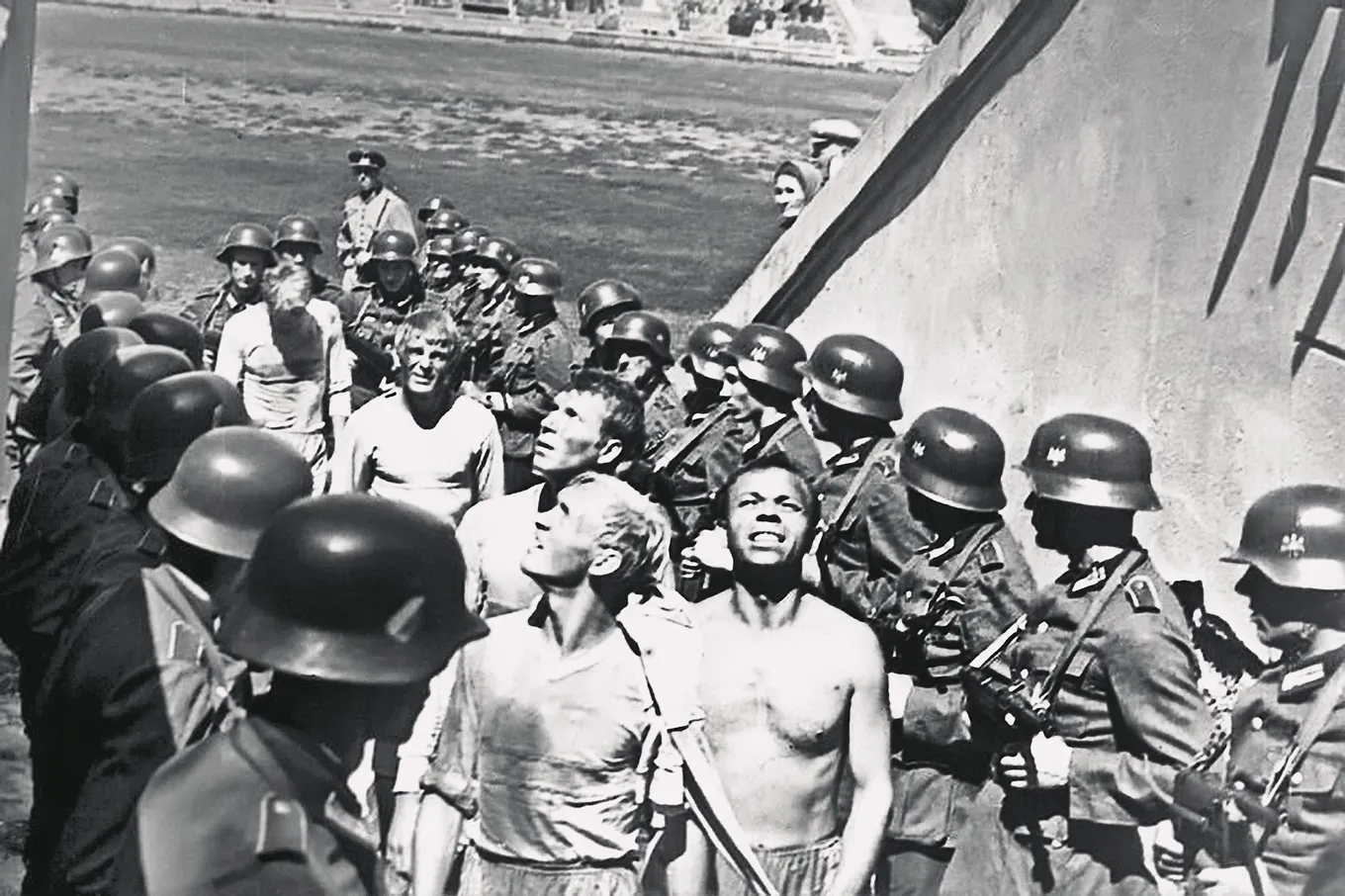 Кадр из советского художественного фильма «Третий тайм». 1962 год.