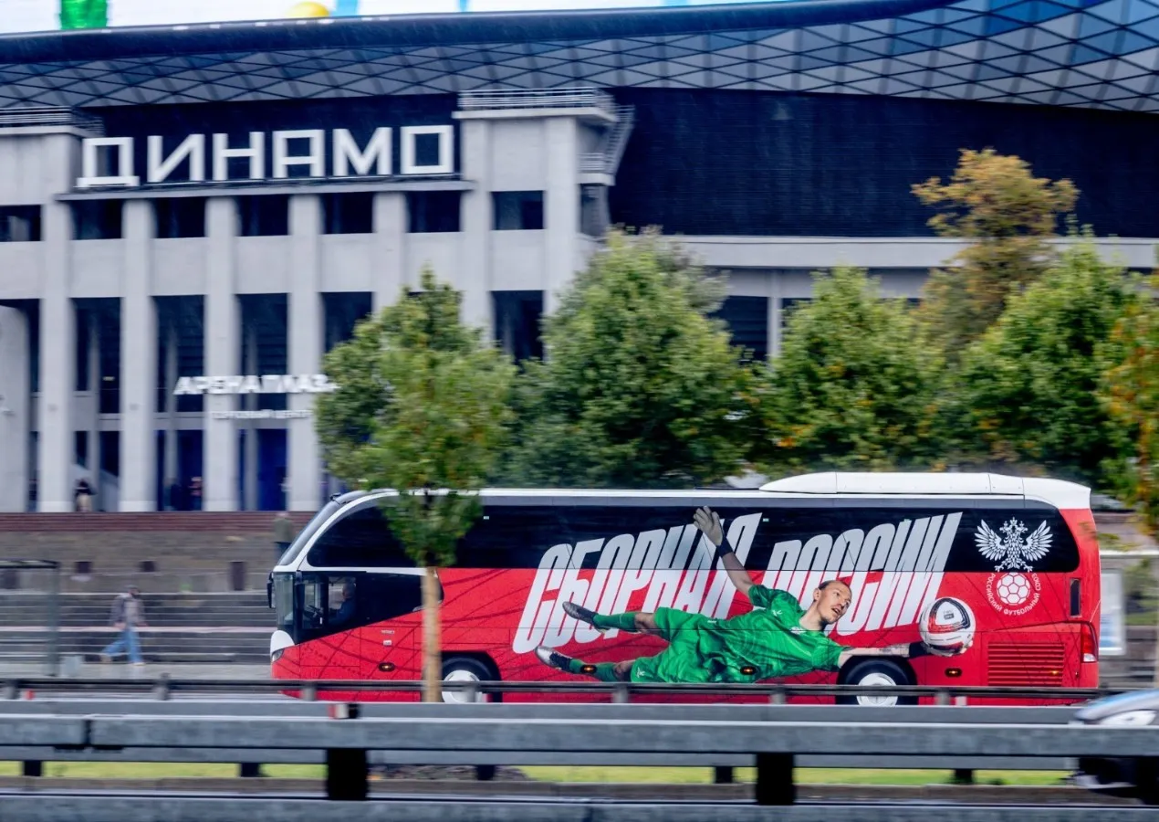 Сборная России по футболу получила новый командный автобус
