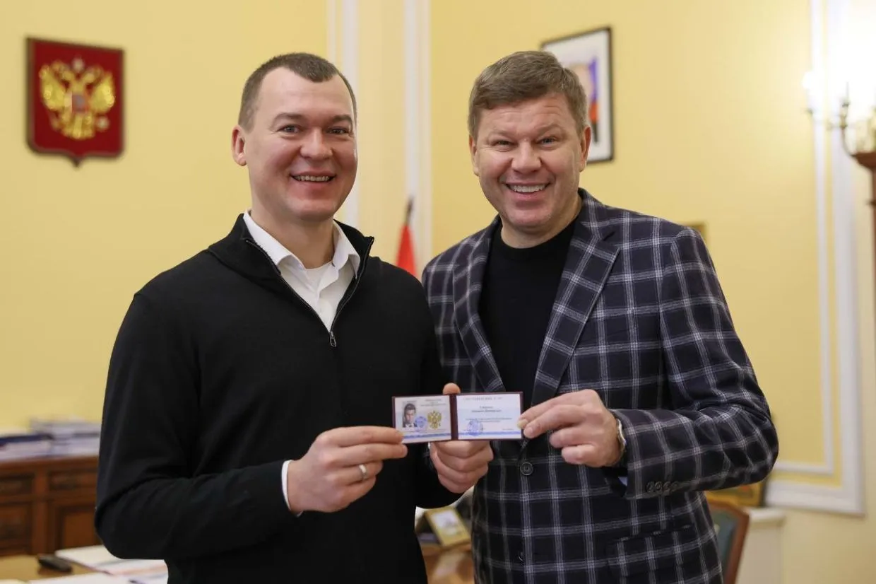 Дегтярёв вручил Губерниеву удостоверение советника министра спорта