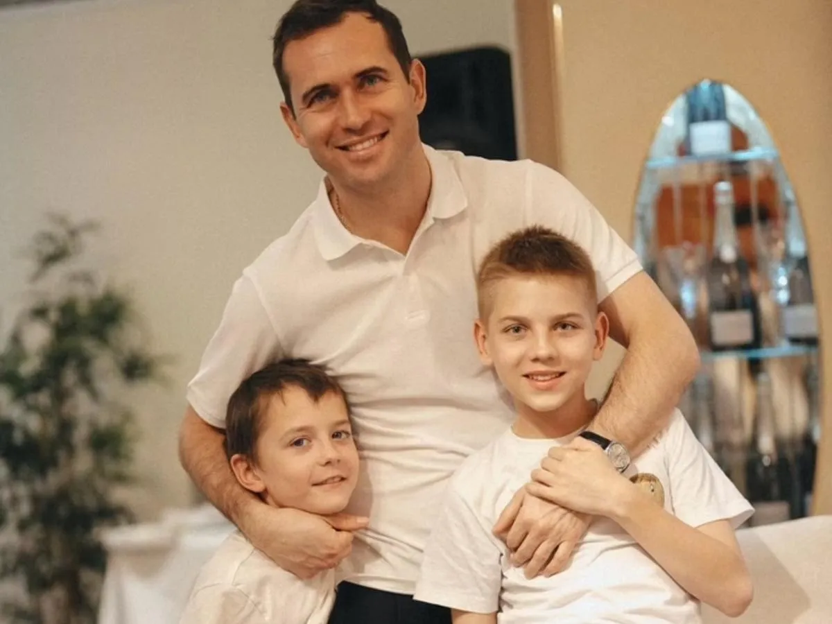 Александр Кержаков с детьми