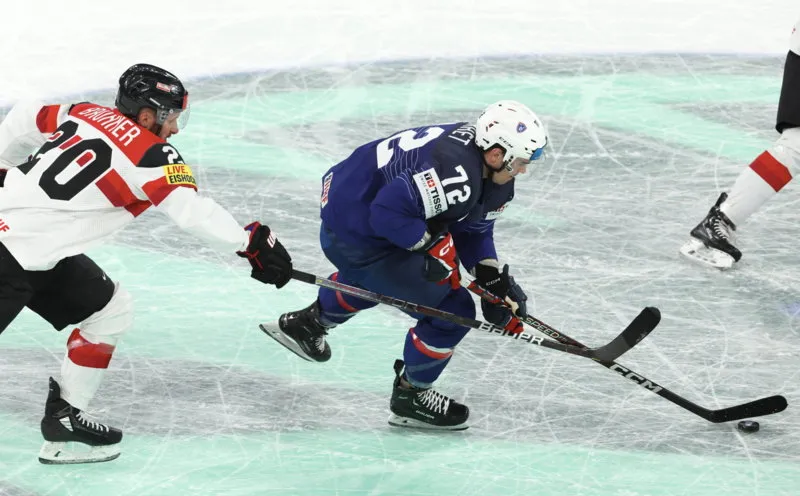 Sportbox: на арене ЧМ-2023 по хоккею обнаружились дырки во льду