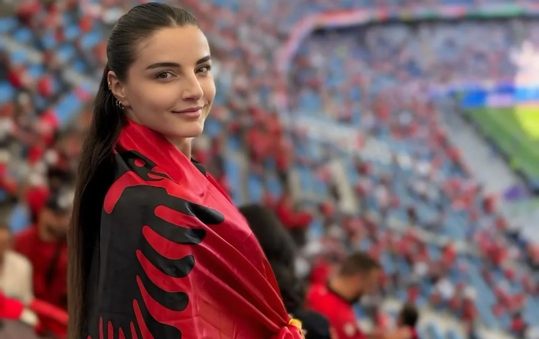 Болельщица Албании