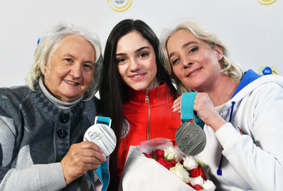 Женя Медведева с бабушкой и мамой