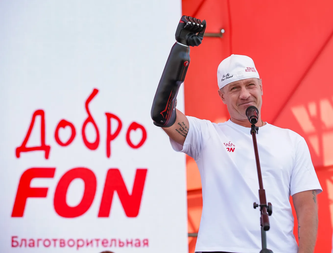 Роман Костомаров открыл Парижский полумарафон