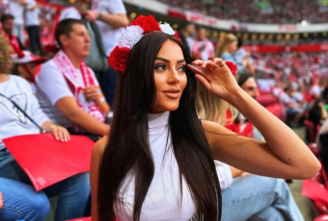 Болельщица Польши