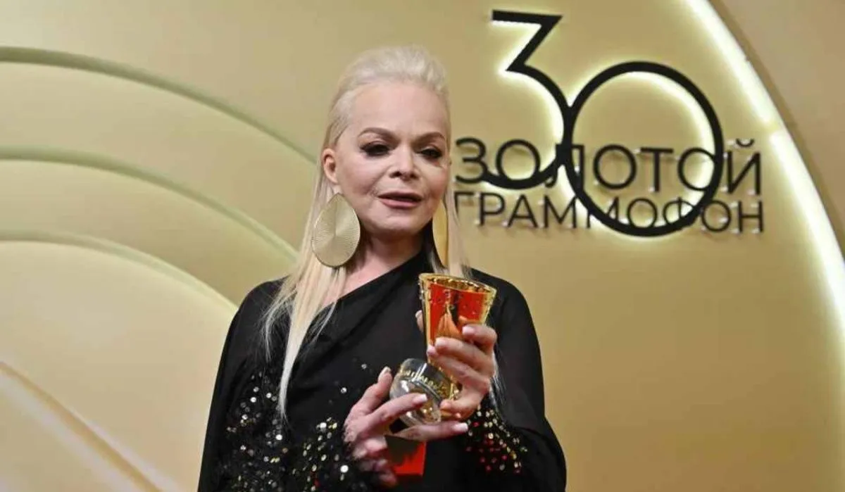 Лариса Долина
