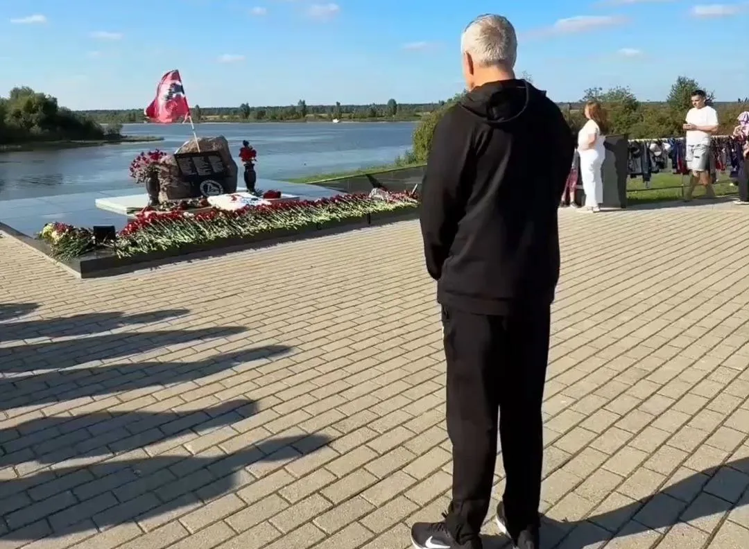 Боб Хартли на мемориале «Локомотива»