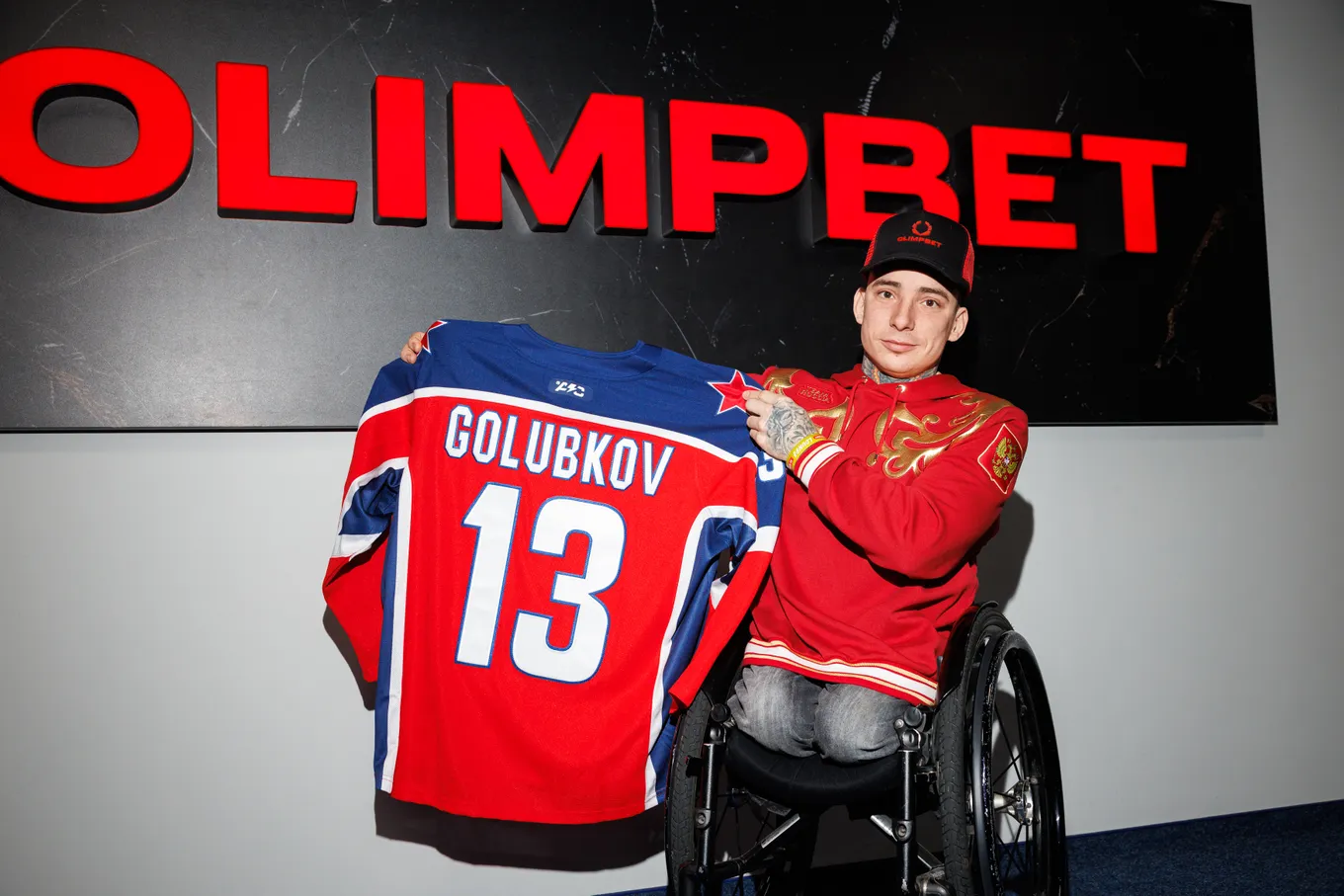 OLIMPBET пригласил на хоккей двукратного паралимпийского чемпиона Ивана Голубкова