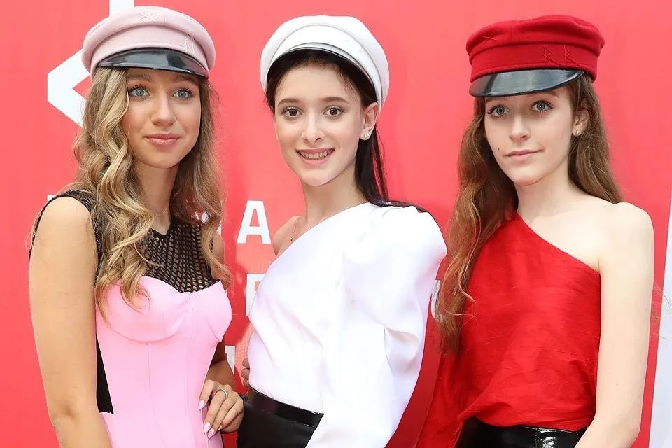 Музыкальная группа COSMOS girls