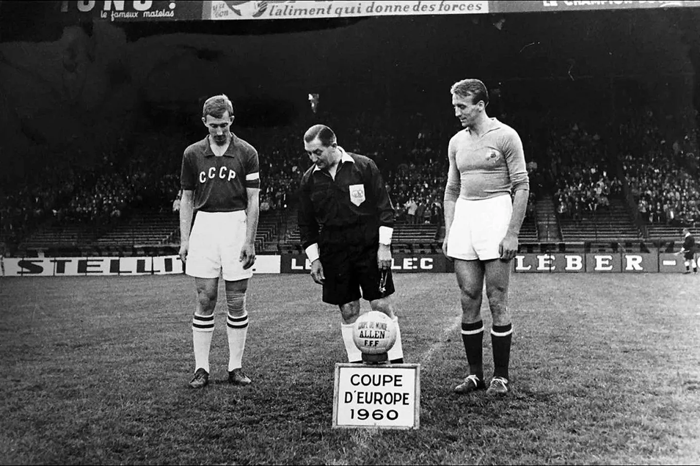 Капитаны сборных СССР и Югославии перед финалом Евро-1960