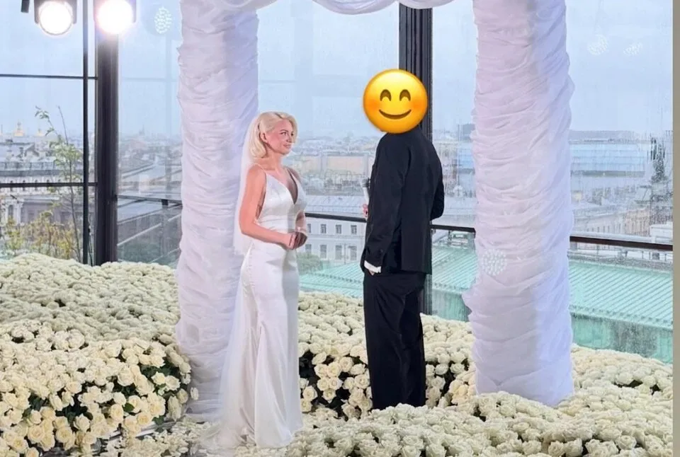Милана Тюльпанова с женихом на свадьбе