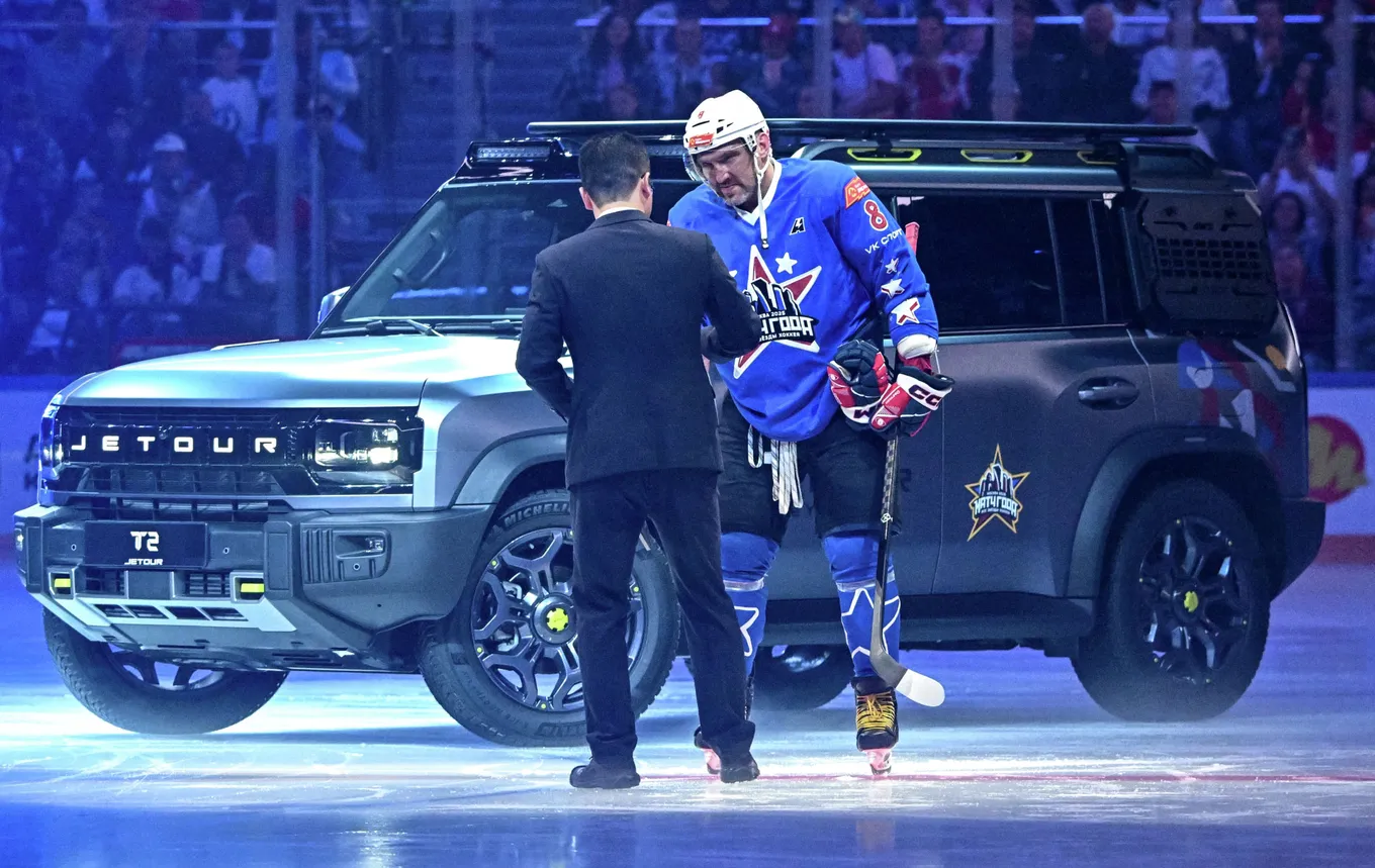 Александр Овечкин и Lada Niva Travel KHL