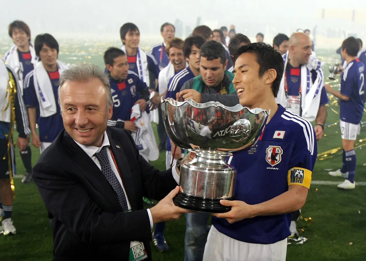 Альберто Дзаккерони с Кубком Азии – 2011