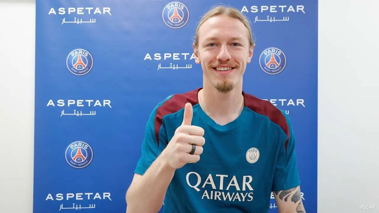 Голкипер Матвей Сафонов