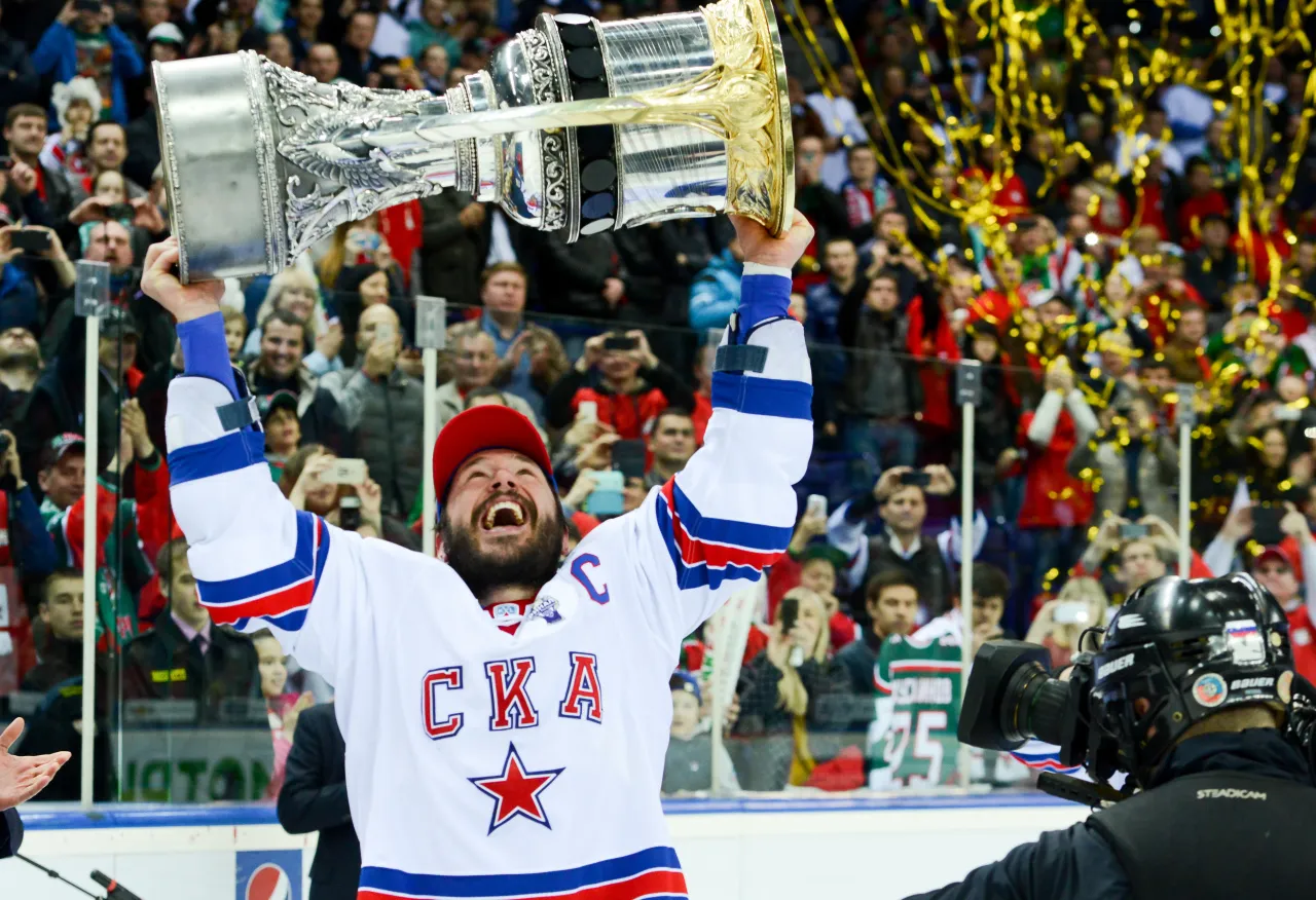 Ковальчук с Кубком Гагарина в составе ХК СКА