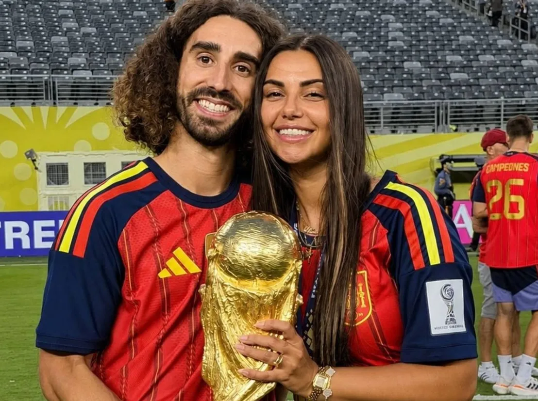 Марк Кукурелья с супругой и Кубком мира / Фото: RFEF