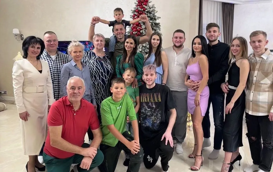 Дзюба с родными и друзьями
