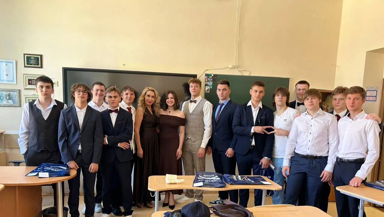 Камила Валиева поделилась фотографией с выпускного