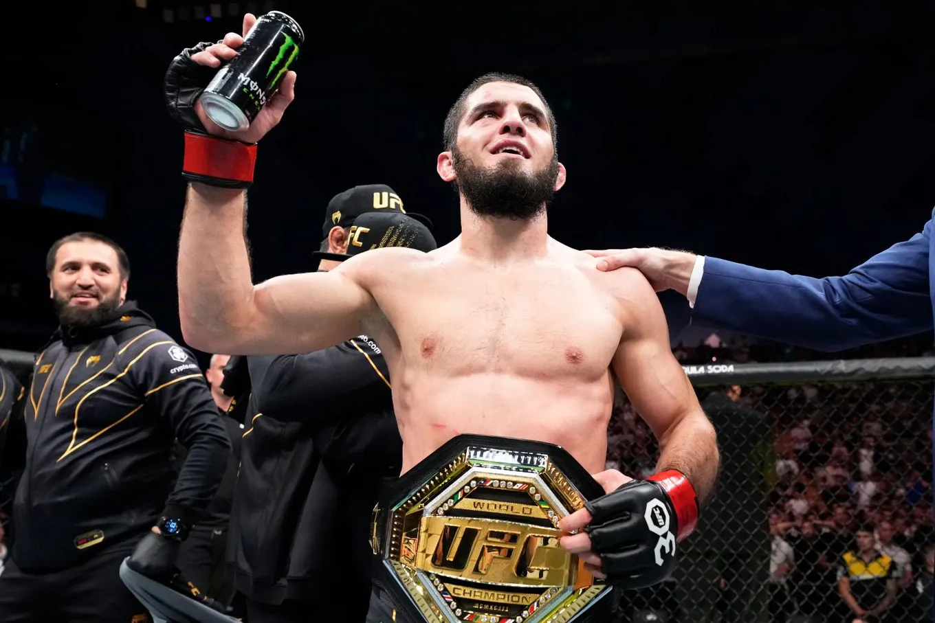 Махачев – фаворит титульного боя против Маддалены на UFC 322 по версии букмекеров