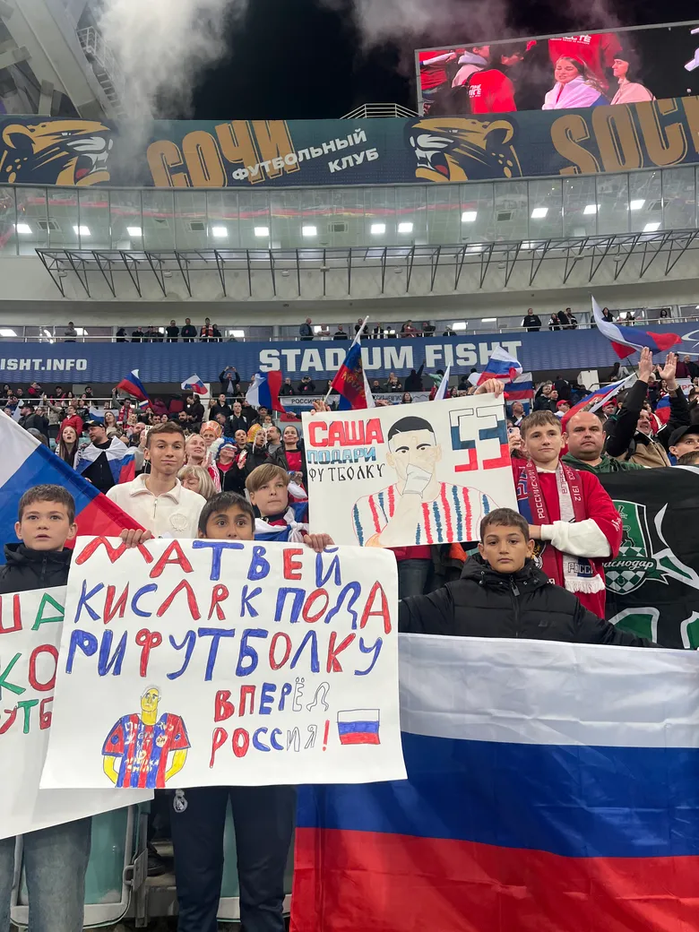Плакаты для Матвея Кисляка и Александра Головина. Фото автора