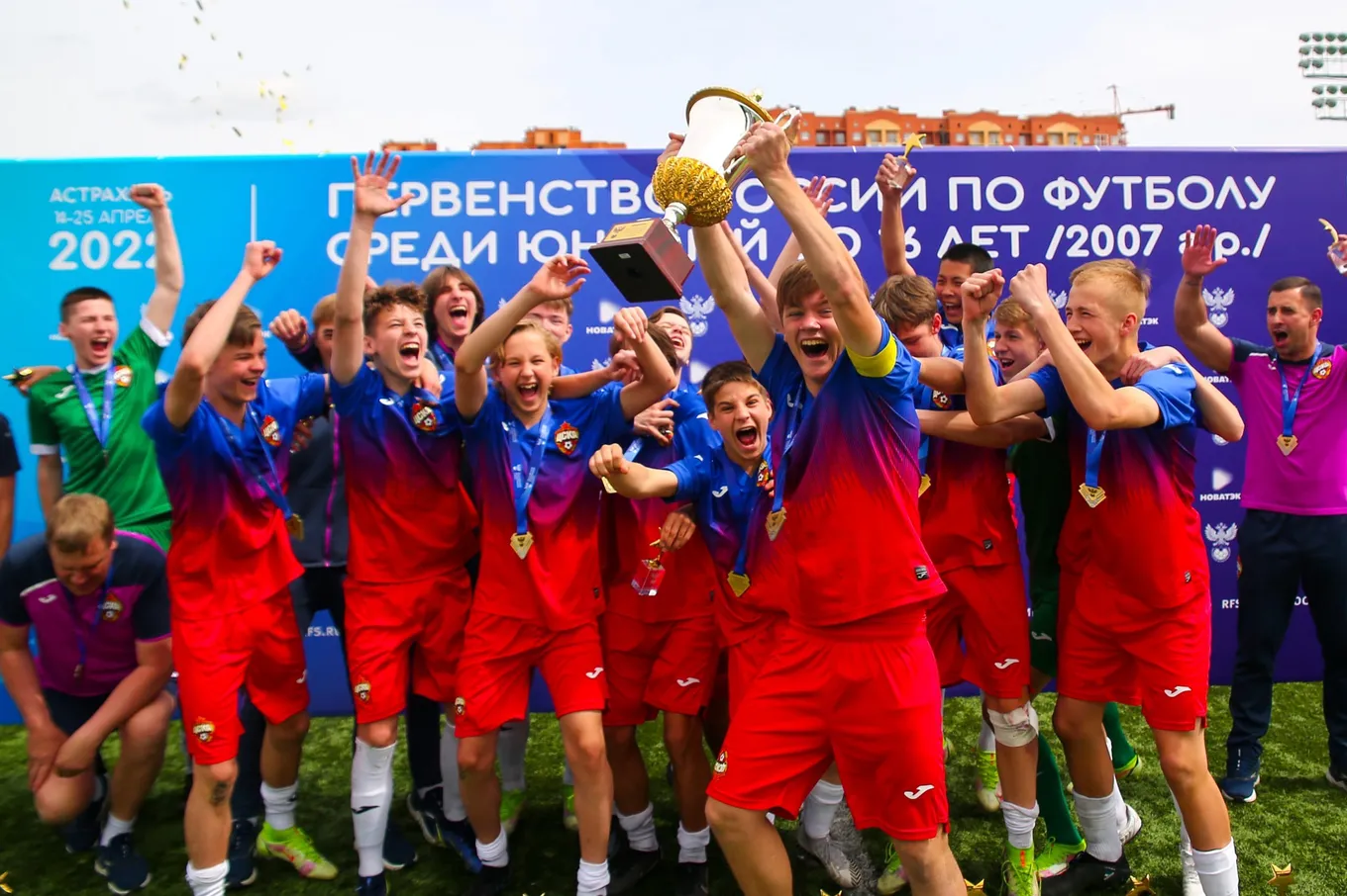 ЦСКА Давидяна празднует чемпионство 2022 года