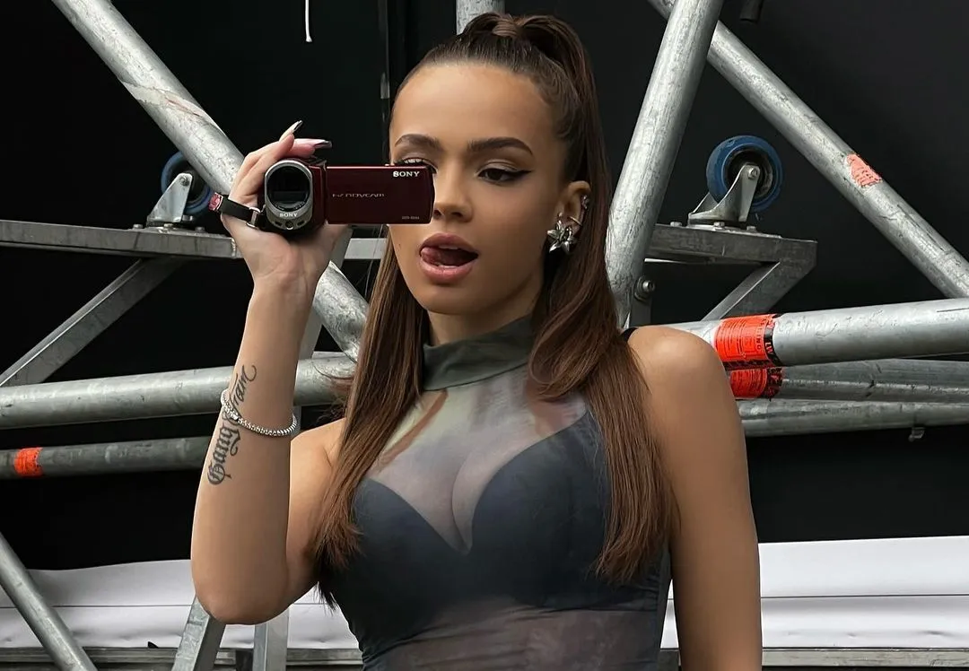 Валя Карнавал