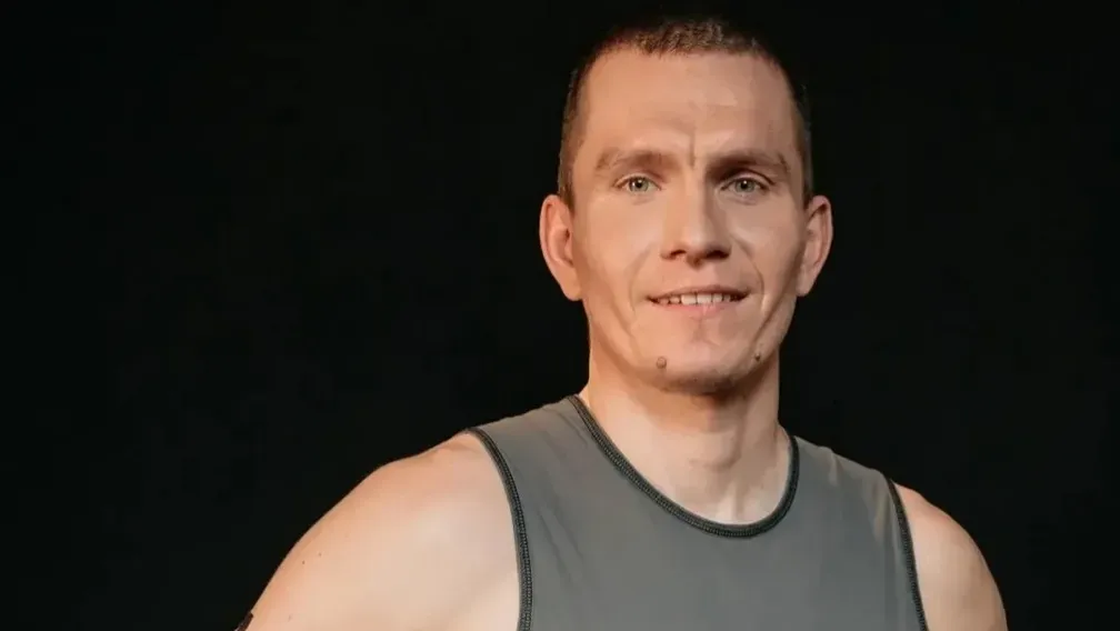 Лыжник Александр Большунов