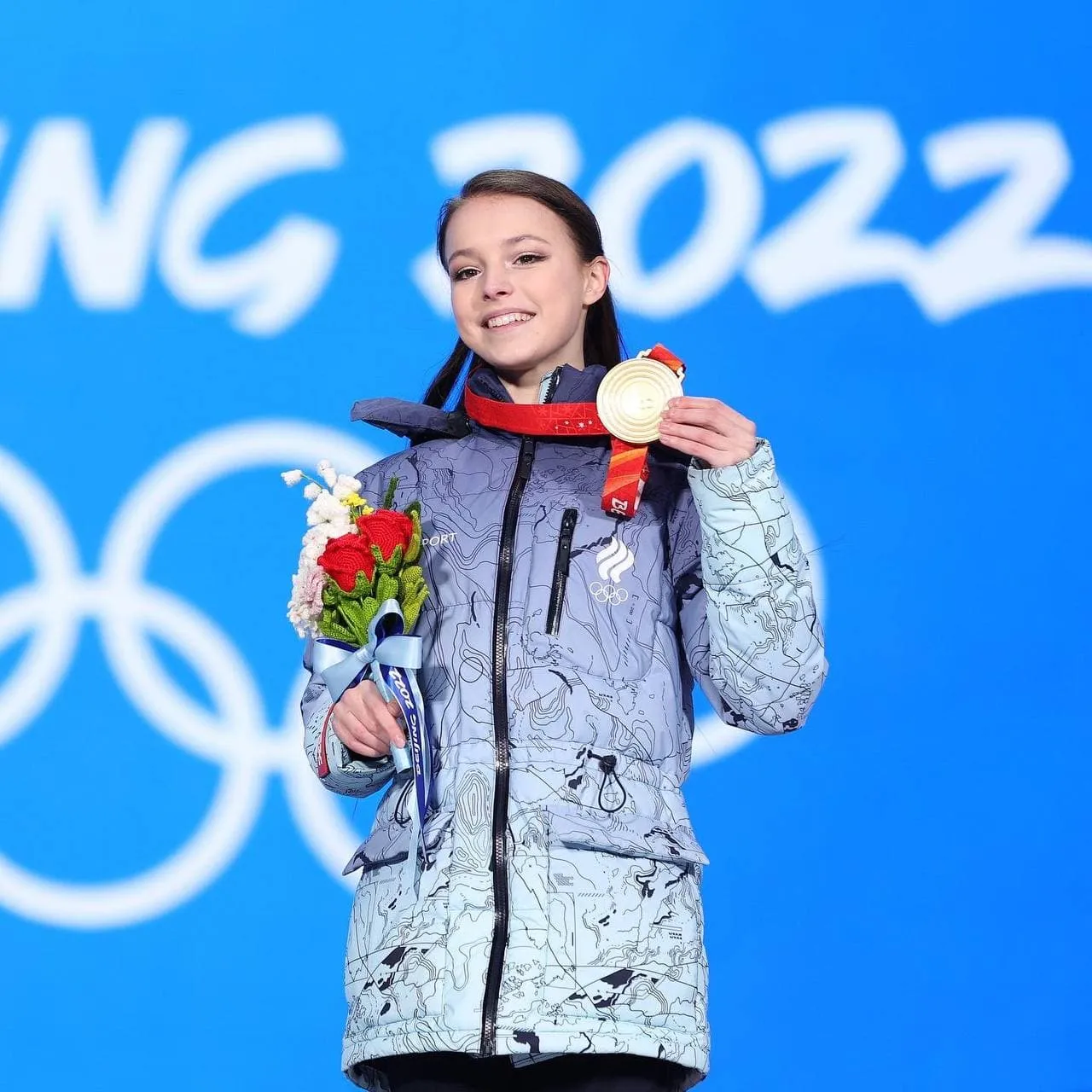 Фигуристка Анна Щербакова на церемонии награждения