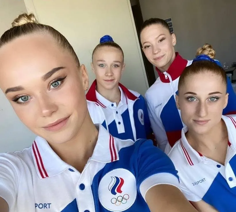 Гимнастки