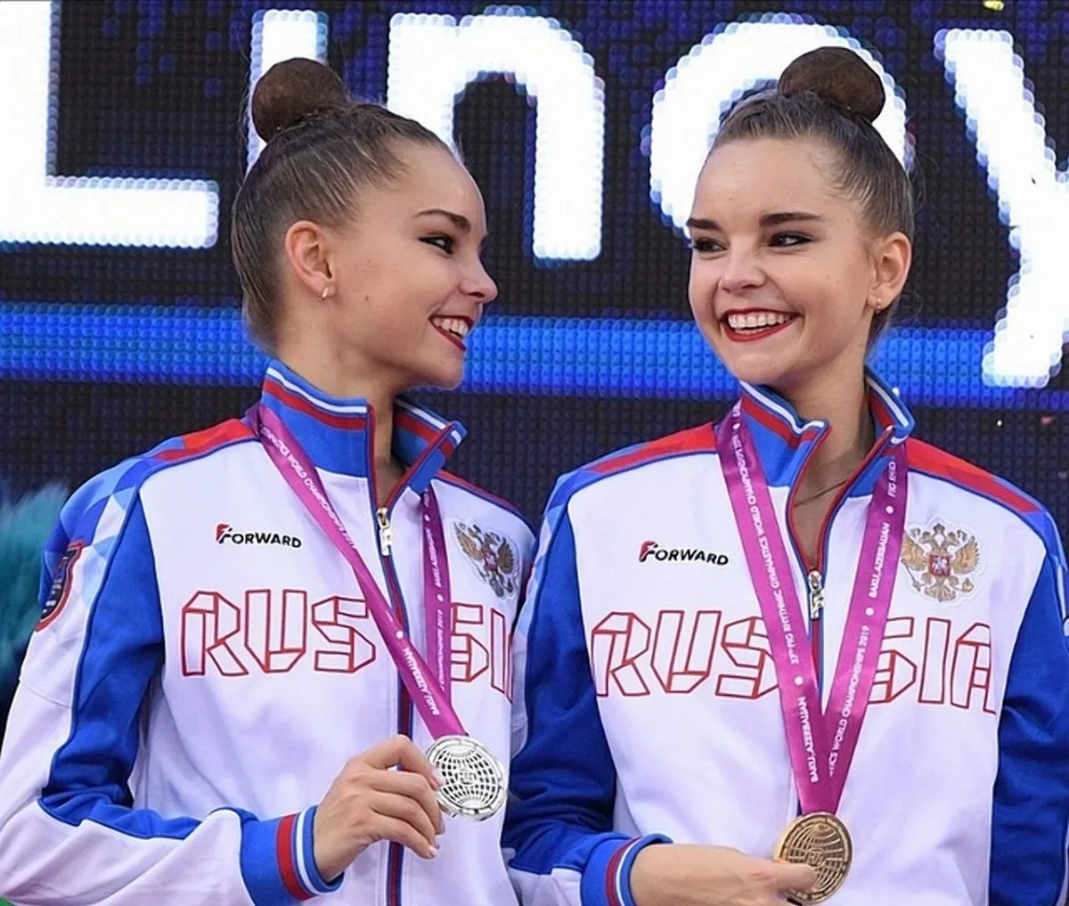 Гимнастки Дина и Арина Аверины
