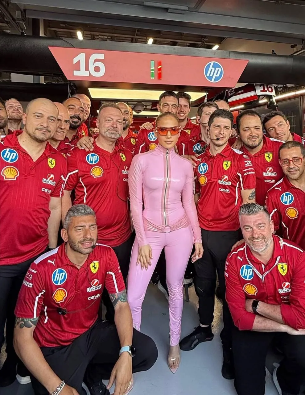 Джей Ло с командой Ferrari