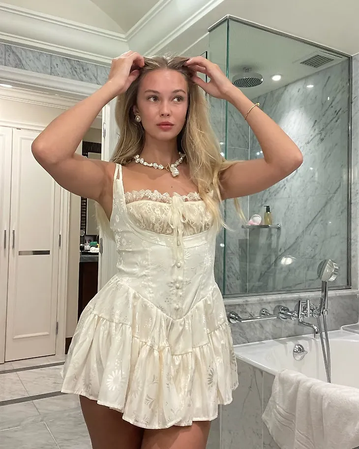 Александра Литвинова