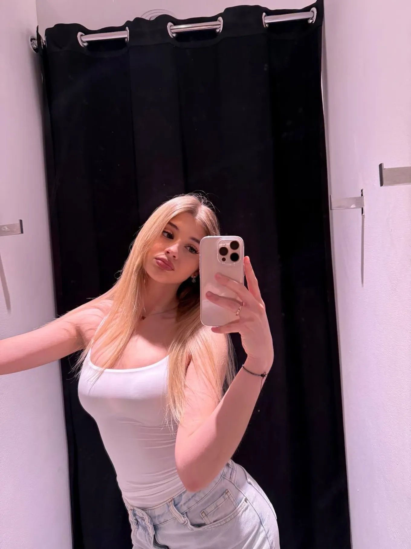 Девушка Кирилла Глебова Арина