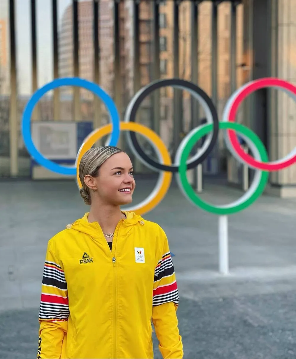 Луна Хендрикс