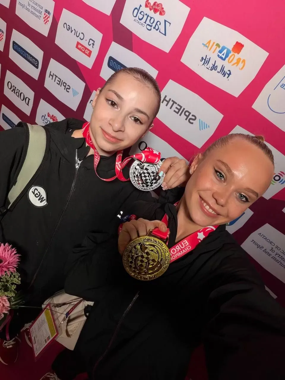 Анна Калмыкова и Ангелина Мельникова